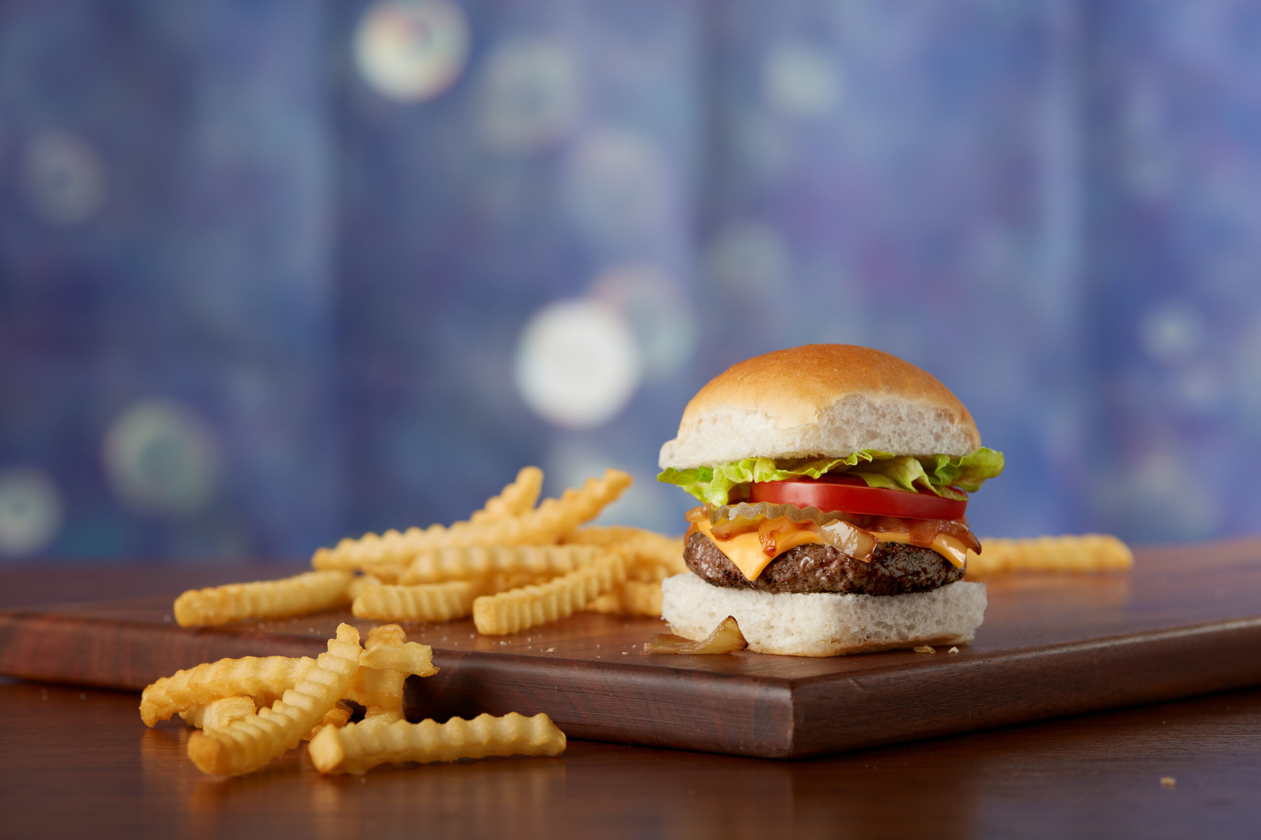 https://d3n2401vhvcfv5.cloudfront.net/_images/company/White Castle/1736358092231-Restaurant_1921_Iceberg_Roma_SmokedCheddar_Web_Desktop_2677-scaled.jpg